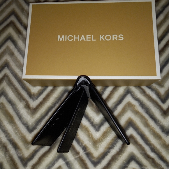 Michael Kors Cooper Leather Billfold Wallet - Picture 9 of 13